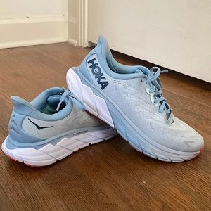 Barely used Arahi 6 Hokas